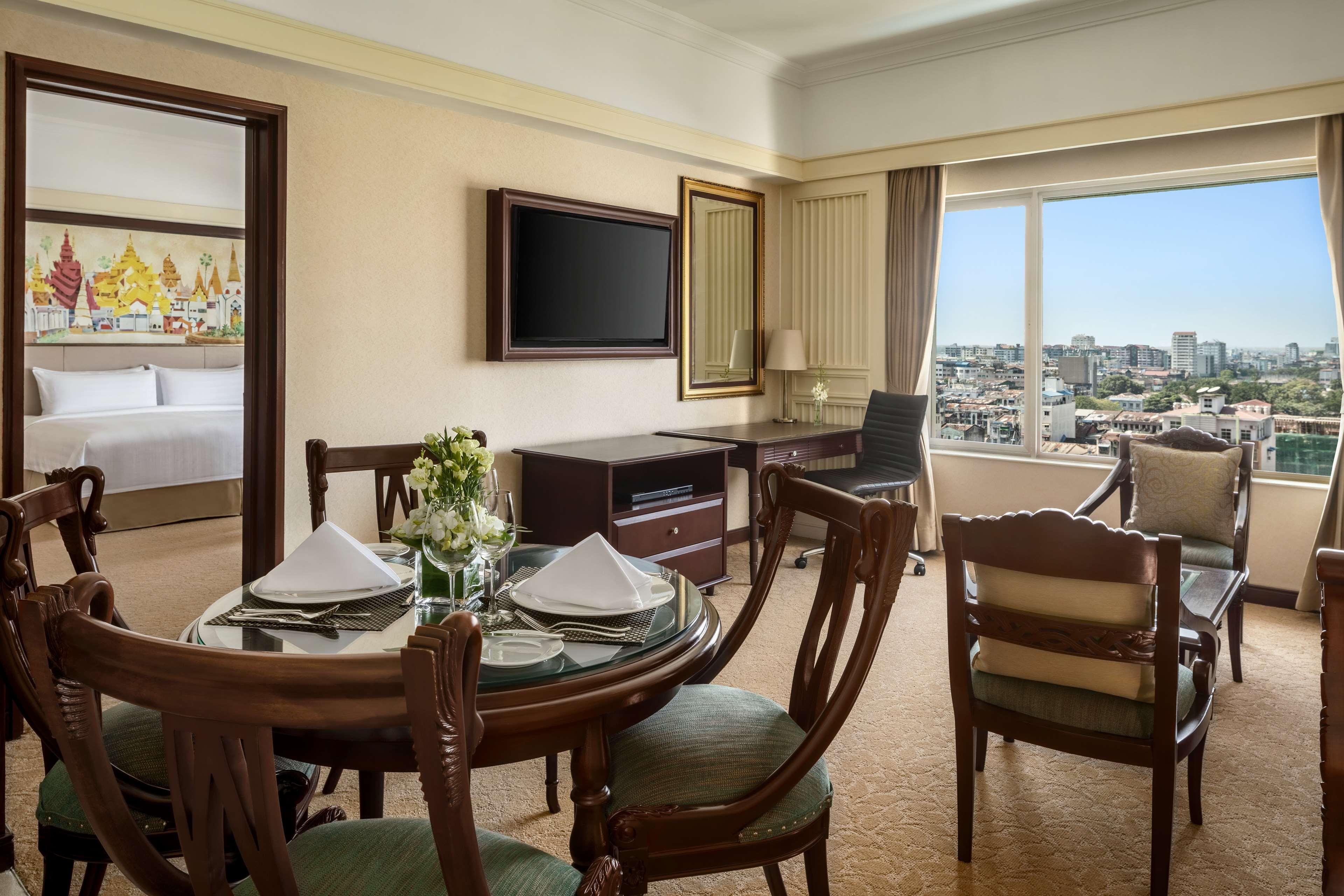 Sule Shangri-La Yangón Exterior foto